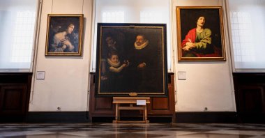 A recently discovered painting by Italian artist Lavinia Fontana, entitled “Portrait of a Gentleman, his Daughter and a Maid” (C) on display at the Museum de la Chartreuse, Douai, France, March 21, 2025. (AFP Photo)