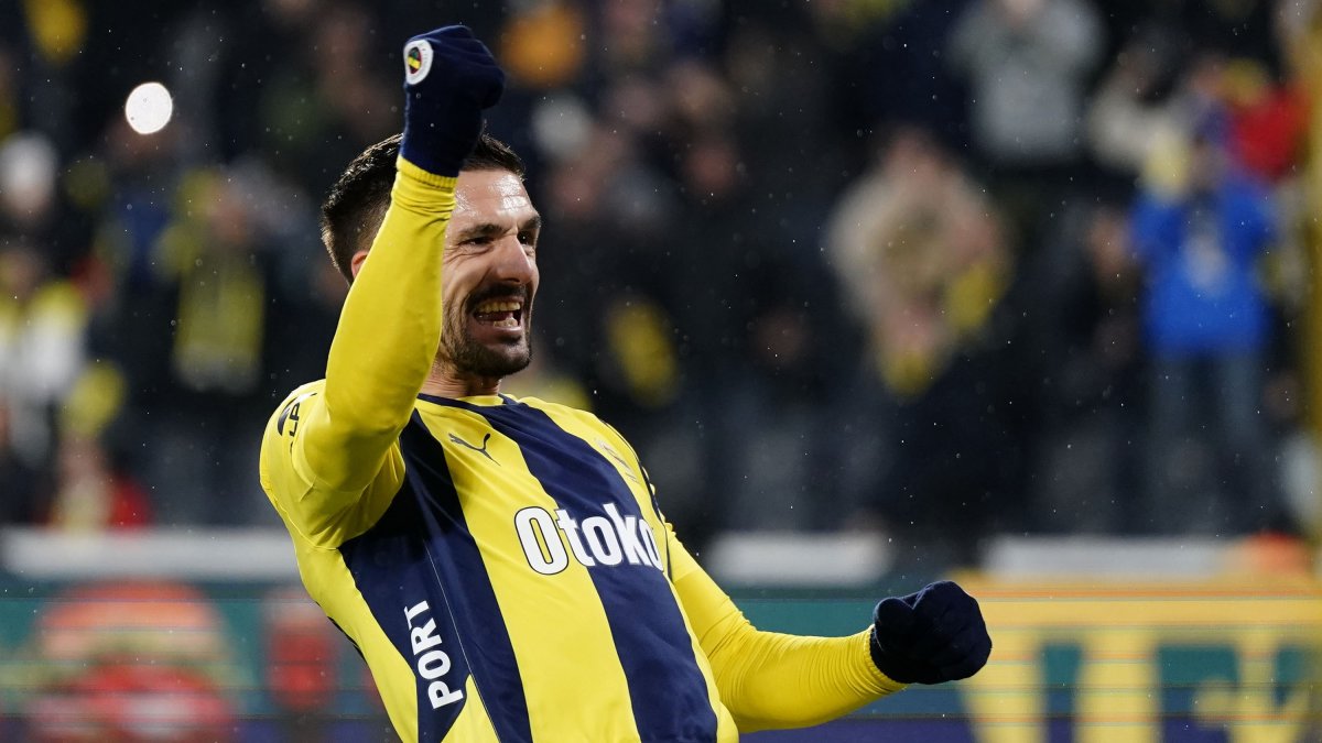 Fenerbahçe&#039;s Dusan Tadic celebrates after a goal during a Süper Lig match against Antalyaspor, Istanbul, Türkiye, March 2, 2025. (IHA Photo)