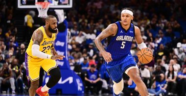 Orlando Magic&#039;s Paolo Banchero (R) dribbles the ball to the basket against Los Angeles Lakers&#039; LeBron James in the second half of a game at Kia Center, Orlando, U.S., March 24, 2025. (AFP Photo)