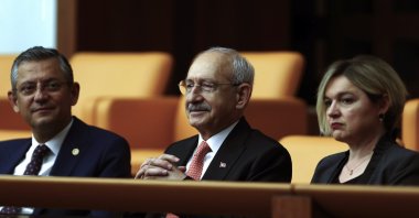 Republican People’s Party (CHP) leader Kemal Kılıçdaroğlu (C) sits next to Özgür Özel (L), who would be his successor, at a parliamentary session, Ankara, Türkiye, Jun. 2, 2023. (AP Photo)