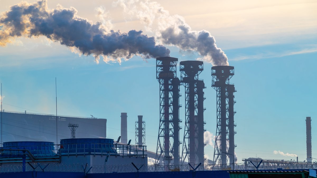 Per capita greenhouse gas emissions, which stood at 4.1 metric tons in 1990, rose to 6.6 metric tons in 2022 and 7 metric tons in 2023, TurkStat data showed. (Shutterstock Photo)