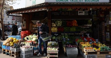 People browse in a fruit shop at Harringay Green Lanes, also known as &quot;London&#039;s Little Türkiye,&quot; London, U.K., March 24, 2025. (Reuters Photo)