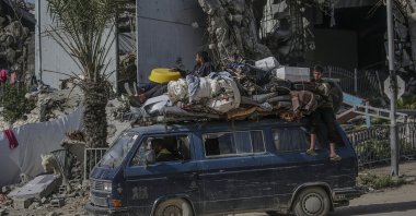 Internally displaced Palestinians travel with their belongings as they move toward the city center after the Israeli army issued evacuation orders for areas in northern Gaza, Gaza City, Palestine, March 25, 2025. (EPA Photo)