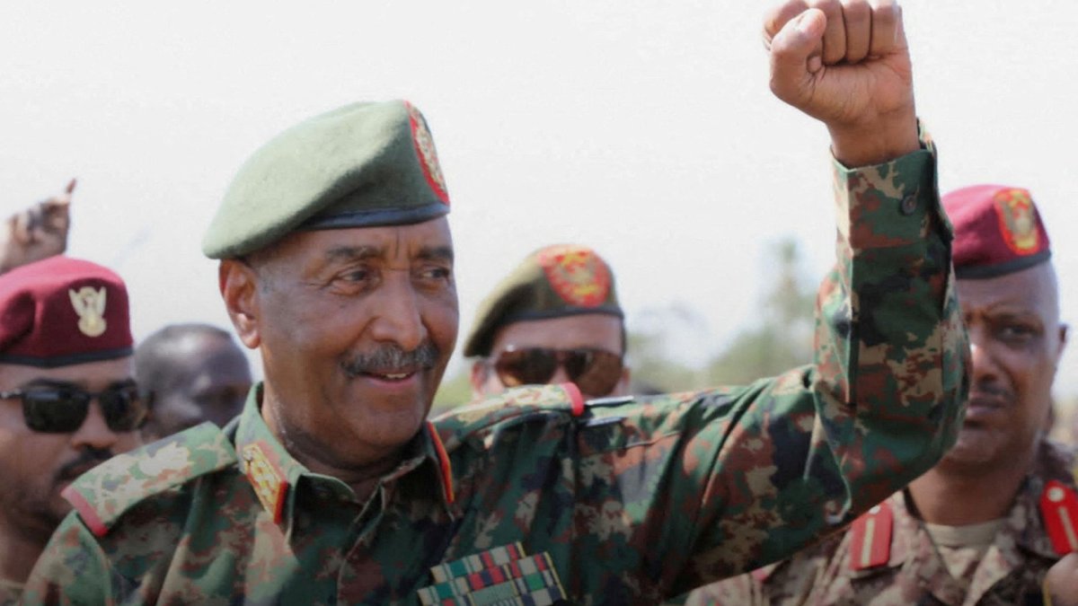 Sudan&#039;s army chief Abdel-Fattah Burhan gestures to soldiers inside the presidential palace, in the capital Khartoum, Sudan, March 26, 2025. (Reuters Photo)