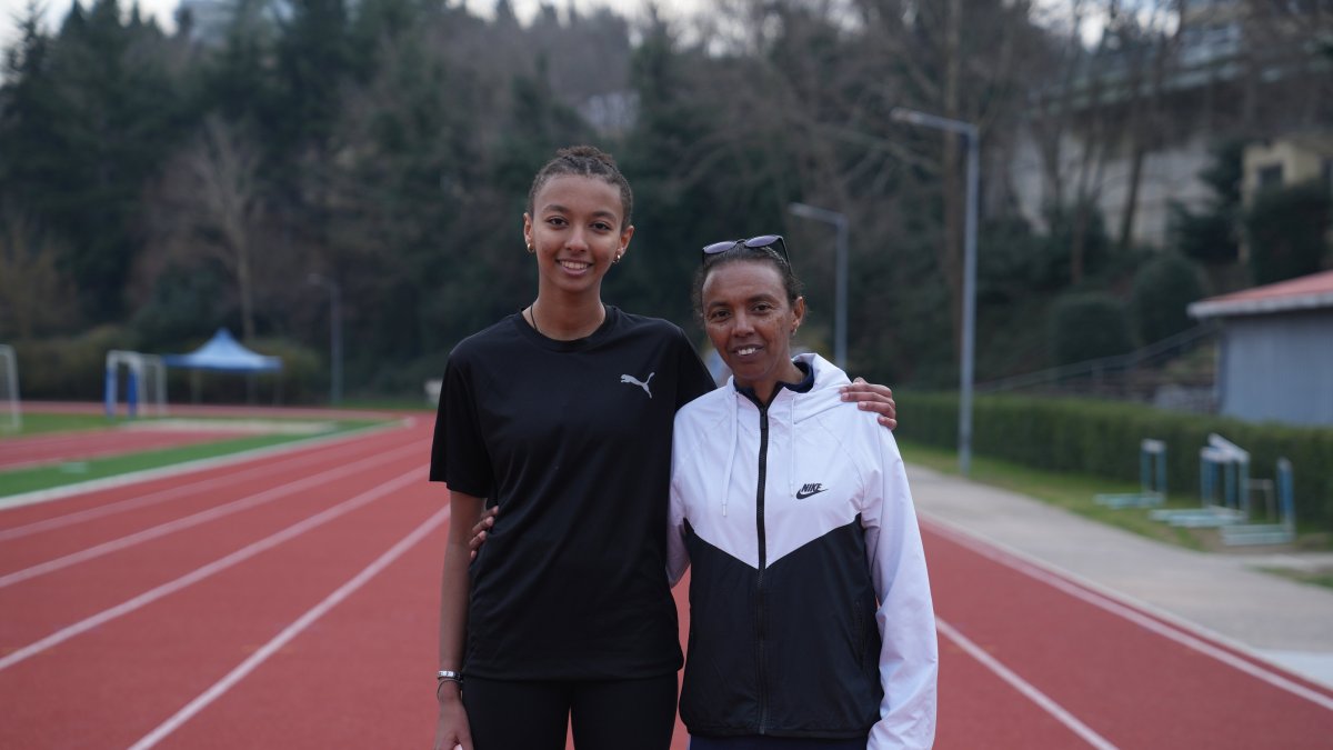 Turkish-Ethiopian athlete Elvan Abeylegesse (R) poses for a photo with her daughter Arsema Mulissa at the Enka Sports Club, Istanbul, Türkiye, March 26, 2025. (AA Photo)