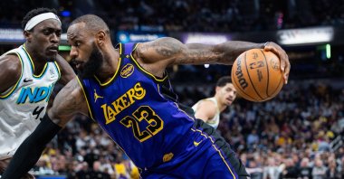 Los Angeles Lakers&#039; LeBron James (R) dribbles the ball while Indiana Pacers&#039; Pascal Siakam defends in the second half at Gainbridge Fieldhouse, Indianapolis, U.S., March 26, 2025. (Reuters Photo)
