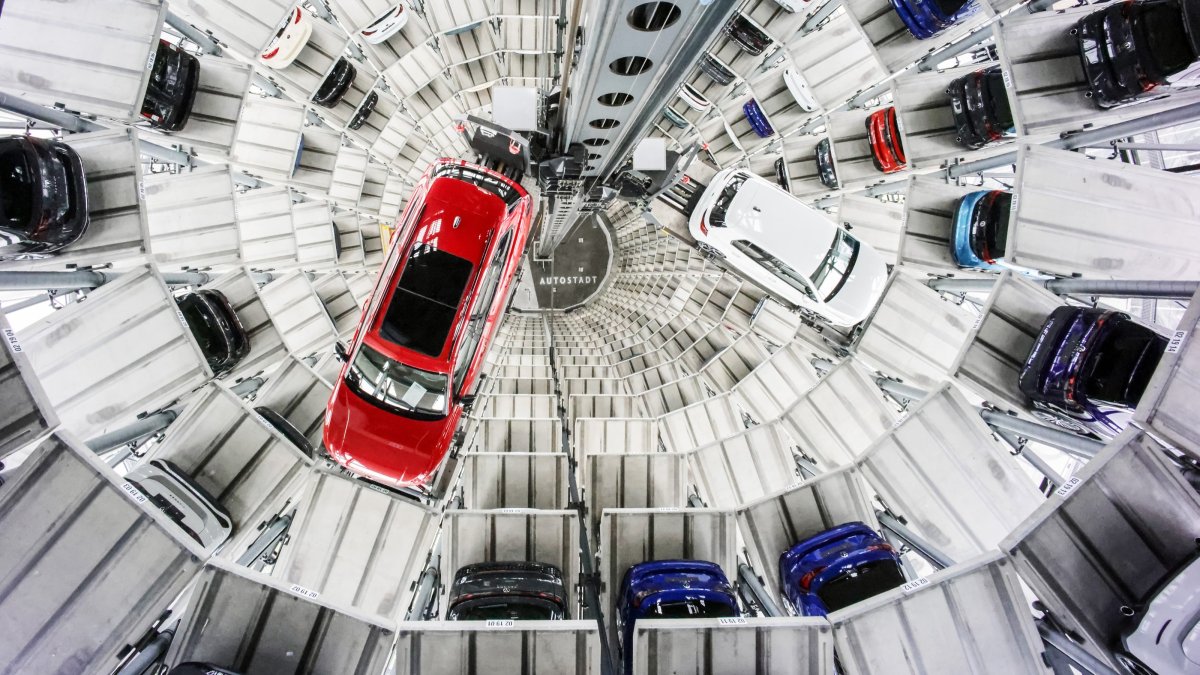 New Volkswagen cars float to vacant lots inside the sales tower of the VW Autostadt in Wolfsburg, Germany, March 11, 2025. (EPA Photo)