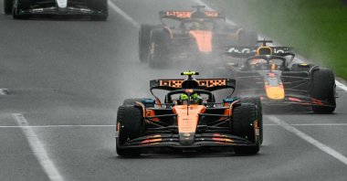 McLaren&#039;s British driver Lando Norris leads ahead of Red Bull Racing&#039;s Dutch driver Max Verstappen during the Australian Formula One Grand Prix at Albert Park Circuit, Melbourne, Australia, March 16, 2025. (AFP Photo)