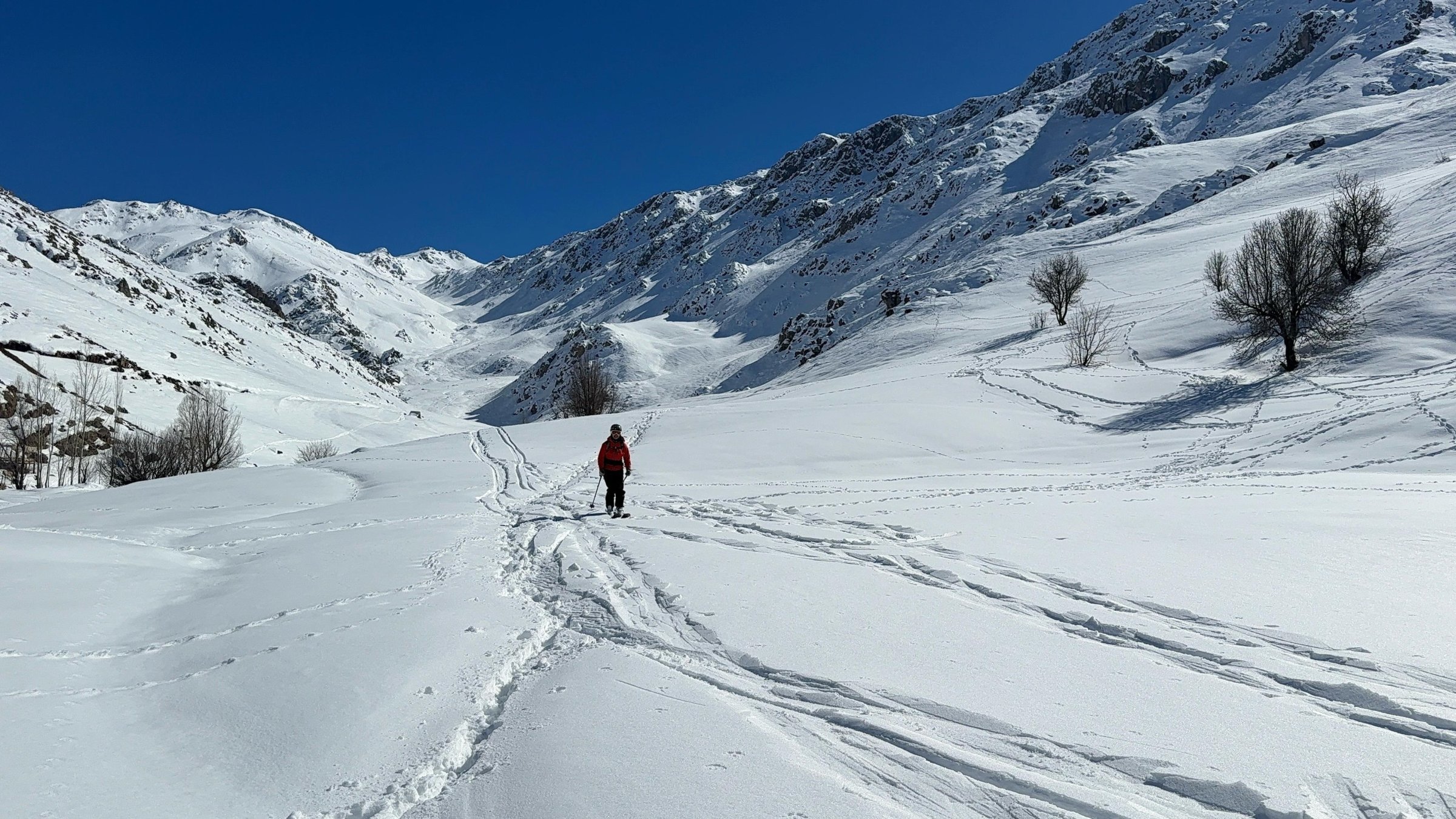 A skier navigates the snow-covered glaciers in the Cilo Mountains, Hakkari, southeastern Türkiye, March 7, 2025. (DHA Photo)