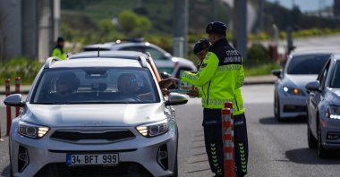 Jandarma teams increase inspections while offering cologne and sweets to citizens during Ramadan Bayram, Izmir, Türkiye, March 30, 2025. (AA Photo)