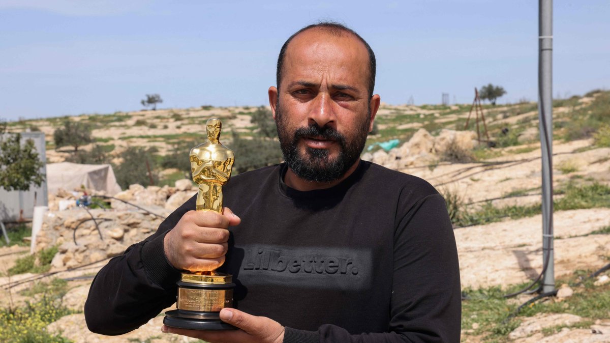 Palestinian filmmaker and Oscar winner for the documentary &quot;No Other Land&quot; Hamdan Ballal poses for a picture with his Oscar, as he recovers after Israeli settlers attacked him at home, occupied West Bank, Palestine, March 26, 2025. (AFP Photo)