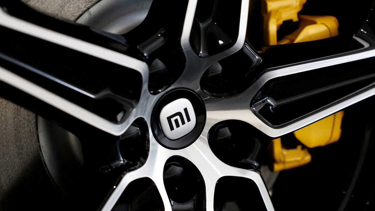 The logo of Xiaomi is seen on a tire wheel of Xiaomi's first electric vehicle SU7, Beijing, China March 25, 2024. (Reuters Photo)