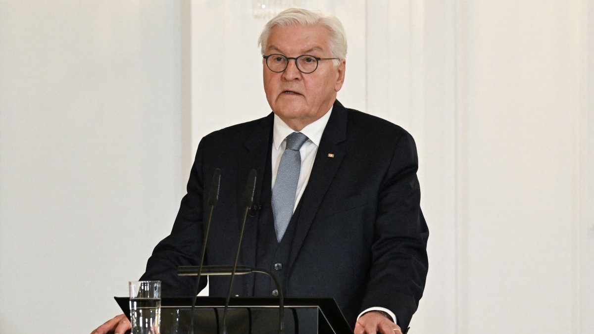 German President Frank-Walter Steinmeier speaks during a ceremony to hand over the certificate of discharge to the outgoing German Chancellor and his government at the Bellevue presidential palace in Berlin, March 25, 2025. (AFP Photo)