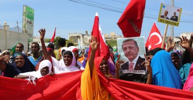 Somali people carry Turkish and Somali flags as they gather in support of President Recep Tayyip Erdoğan and his government following a coup attempt, Mogadishu, Somalia, July 16, 2016. (Reuters Photo)