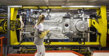A worker is seen at a factory of Tofaş, a joint venture of Türkiye&#039;s Koç Holding and Italian-American carmaker Fiat Chrysler, Bursa, northwestern Türkiye, March 31, 2020. (AA Photo)
