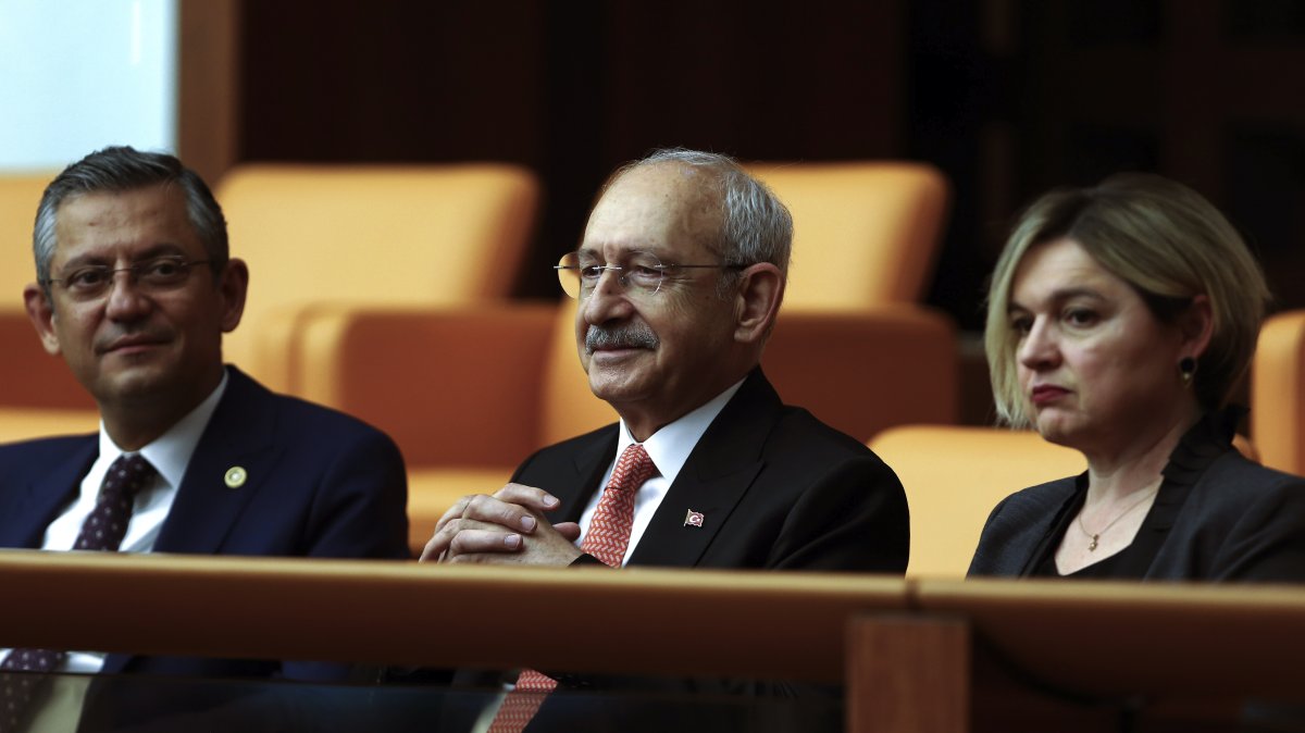 Türkiye&#039;s main opposition Republican People&#039;s Party (CHP) then-Chairperson Kemal Kılıçdaroğlu (C) and lawmaker Özgür Özel (L), his eventual successor, at Parliament, Ankara, Türkiye, June 2, 2023. (AP Photo)