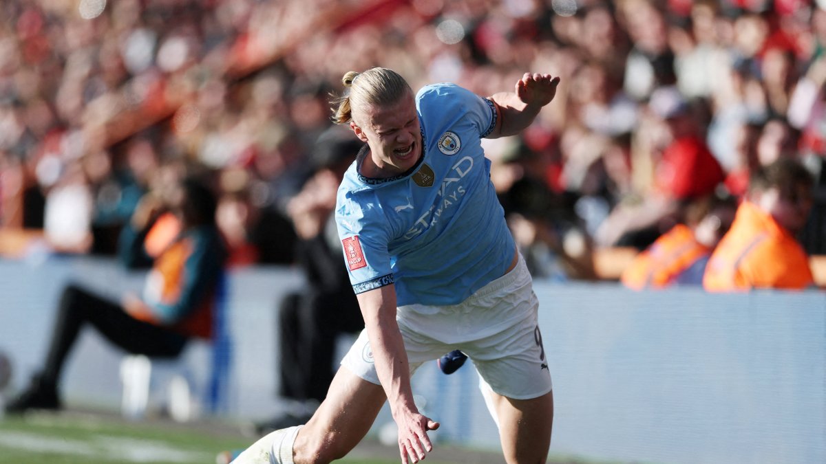 Manchester City's Erling Haaland falls during the FA Cup quarterfinals match against AFC Bournemouth at the Vitality Stadium, Bournemouth, U.K., March 30, 2025. (Reuters Photo)