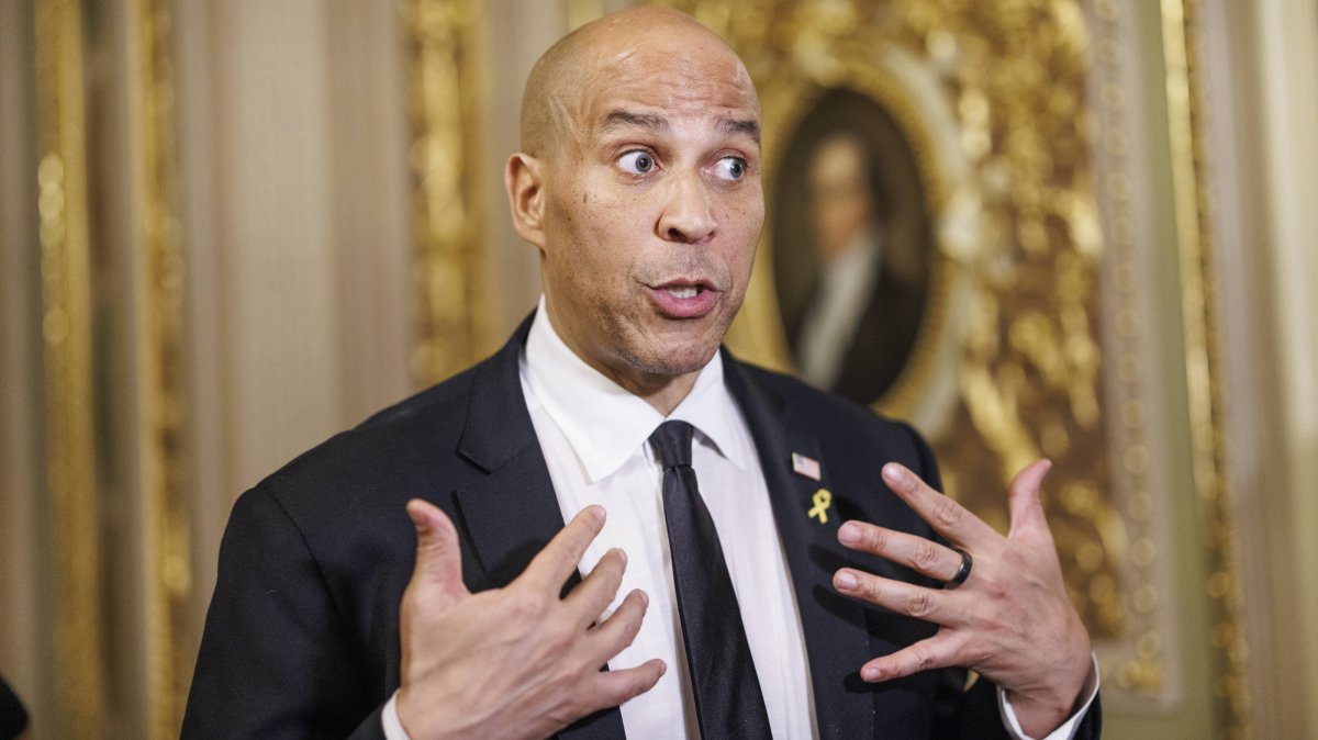U.S. Sen. Cory Booker (Democrat of New Jersey) speaks to the media off the Senate floor after completing a record-breaking 25-hour, 5-minute filibuster in opposition to U.S. President Trump&#039;s agenda in Washington, D.C., U.S., April 1, 2025. (EPA Photo)
