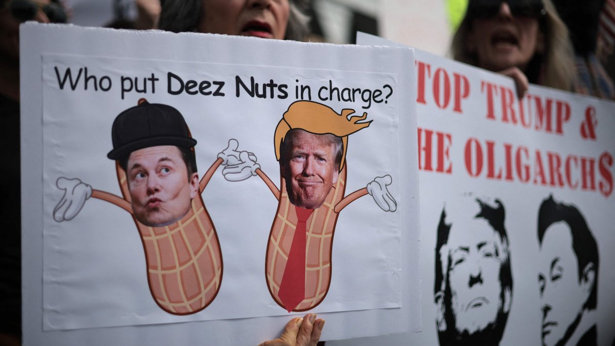 Activists demonstrate outside a Tesla showroom during a &quot;Global Day of Action,”  in Washington, D.C.  March 29, 2025. (AFP Photo)