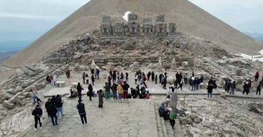 Visitors at the summit of Mount Nemrut during Ramadan Bayram, Adıyaman, Türkiye, April 2, 2025. (IHA Photo)