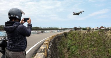 A Taiwan Air Force Mirage 2000 fighter jet prepares to land at the Hsinchu Airbase in Hsinchu on April 2, 2025. (AFP Photo)