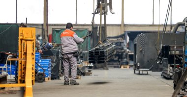 A worker is seen at a factory in Bursa, northwestern Türkiye, March 5, 2025. (AA Photo)