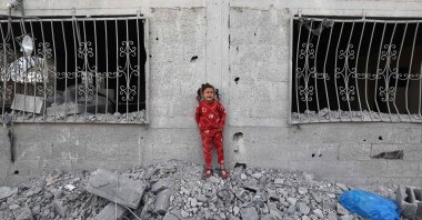 A Palestinian girl cries as she stands above debris near a house that was hit during Israeli strikes in Khan Younis in the southern Gaza Strip, Palestine, April 2, 2025. (AFP Photo)