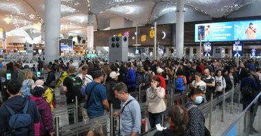 Passengers are seen at Istanbul Airport in Istanbul, Türkiye, March 29, 2025. (DHA Photo)
