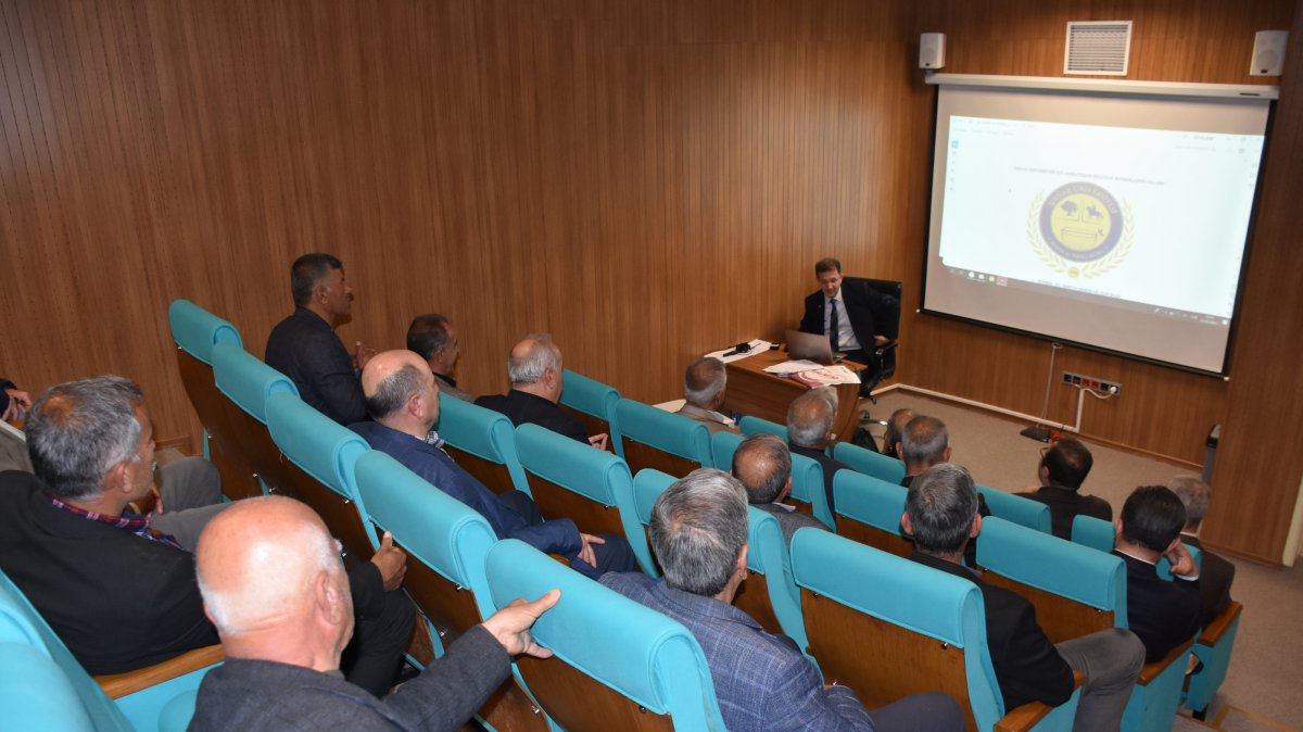 Elderly students attend classes at Şırnak University as part of the &quot;60 Rejuvenation University Project,&quot; Şırnak, Türkiye, April 3, 2025. (AA Photo)