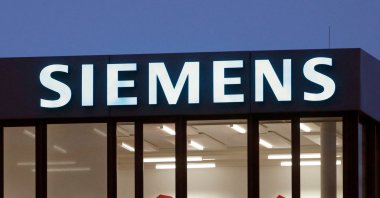 The logo of German industrial group Siemens is seen at an office building, Zug, Switzerland, Dec. 1, 2021. (Reuters Photo)