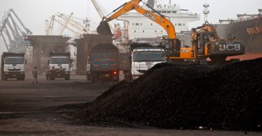 A JCB machine loads coal onto a dumper at the Deendayal Port, Kandla, Gujarat, India, Sept. 25, 2024. (Reuters Photo)