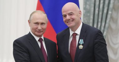 Russian President Vladimir Putin (L) shakes hands with FIFA President Gianni Infantino during an awarding ceremony in the Kremlin, Moscow, Russia, May 23, 2019. (AP Photo)