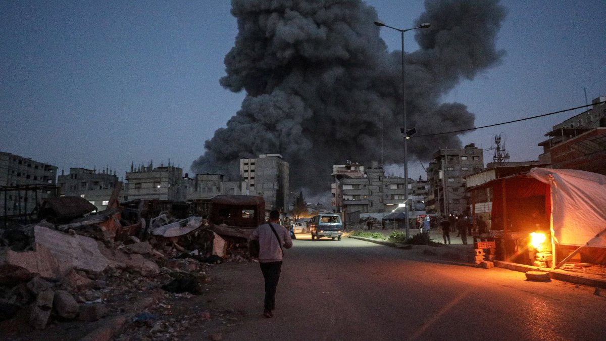 Smoke rises following an Israeli airstrike on the Dar al-Arqam School in the al-Tuffah neighborhood, Gaza, Palestine, April 3, 2025. (EPA Photo)