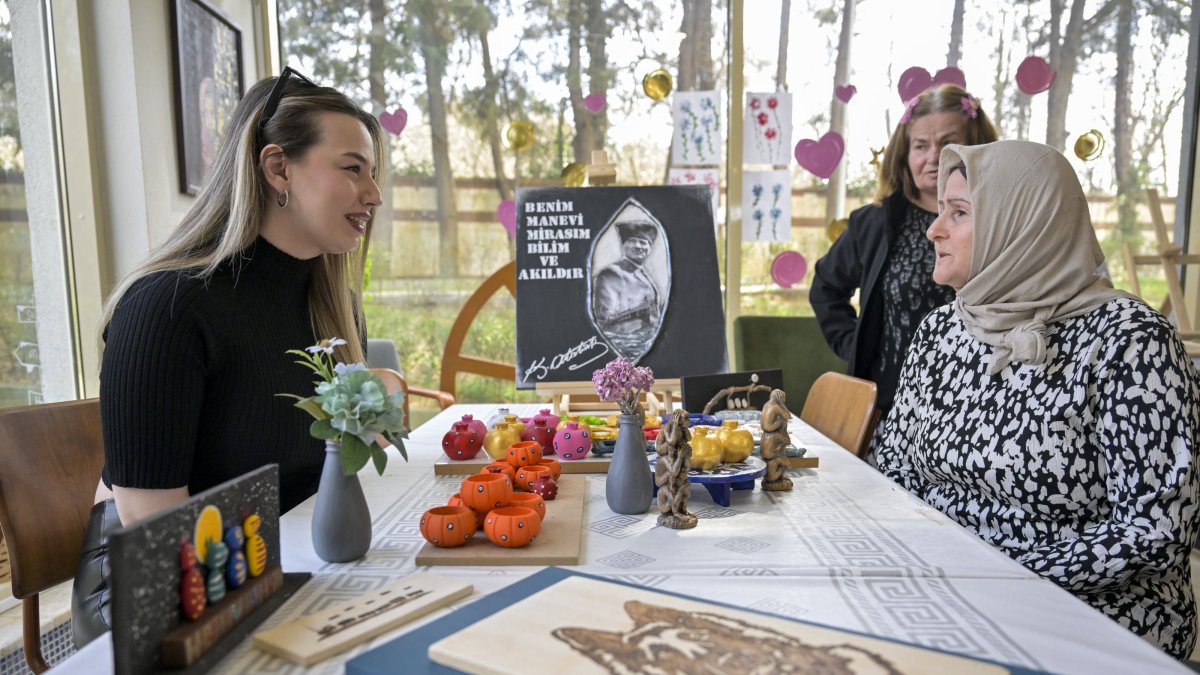 A young girl listens attentively to an elderly lady sharing her life story, Istanbul, Türkiye, March 11, 2025. (AA Photo)