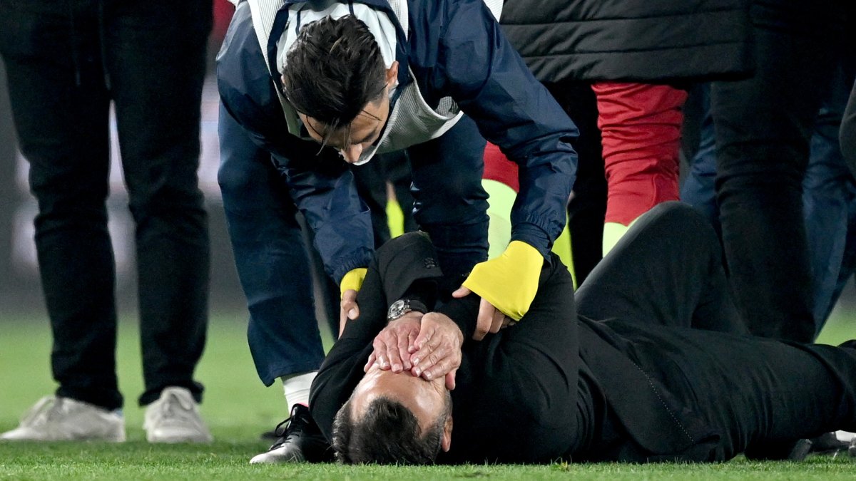 Fenerbahçe calls out Buruk for playing victim in Mourinho drama