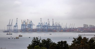 Container cranes are seen at the Ambarlı Port in Istanbul, Türkiye, Feb. 17, 2025. (Reuters Photo)