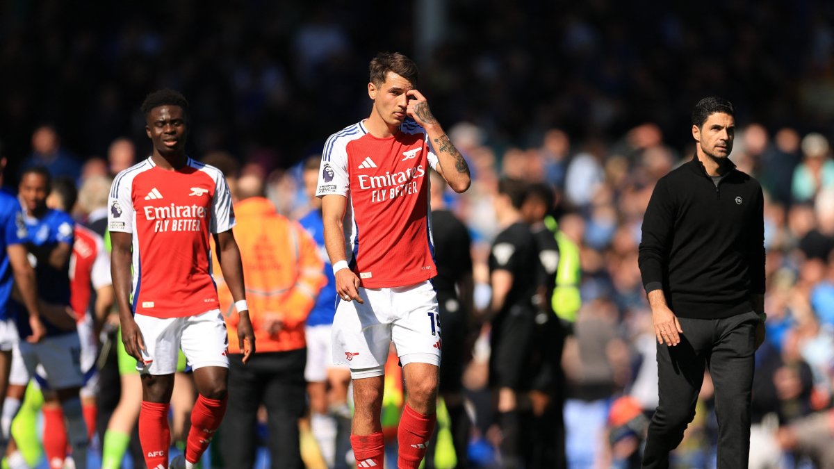 (L-R) Arsenal&#039;s Bukayo Saka, Jakub Kiwior and manager Mikel Arteta after the Premier League match against Everton at Goodison Park, Liverpool, U.K., April 5, 2025. (Reuters Photo)