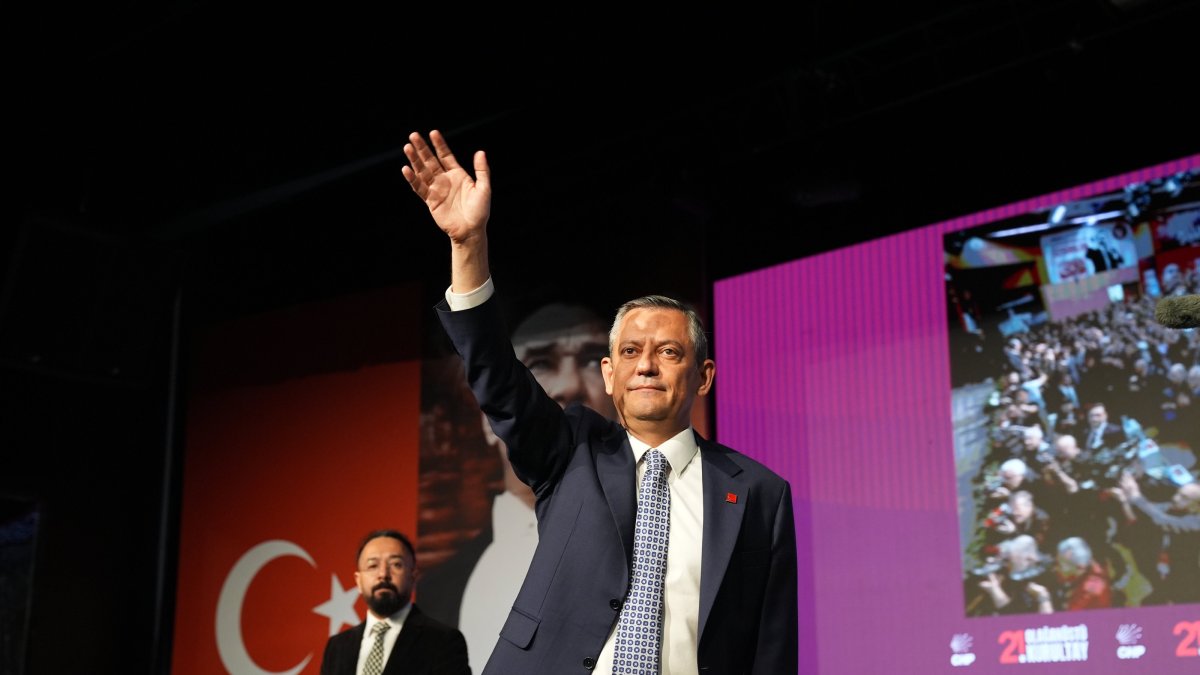 CHP leader Özgür Özel greets the audience at the convention, Ankara, Türkiye, April 6, 2025. (AA Photo)