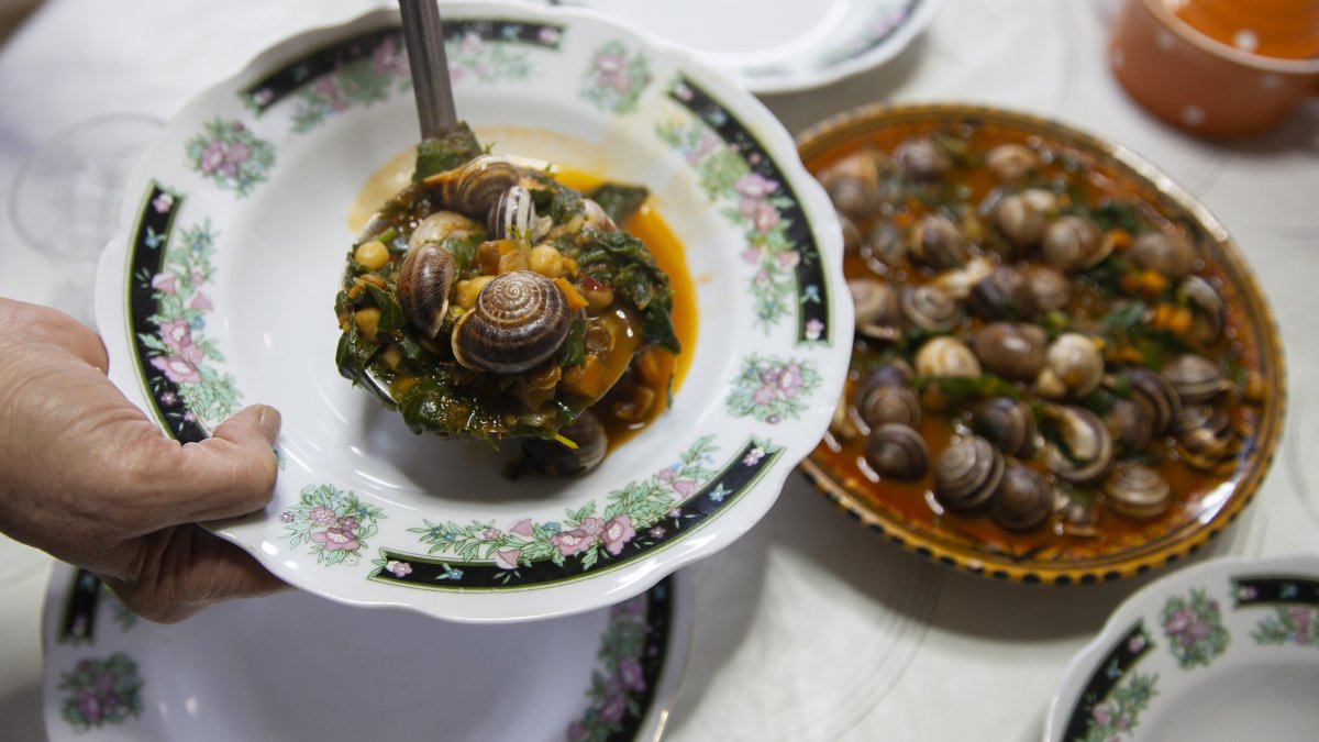 Snails are served in a stew for a family to break their Ramadan fast, Sfax, Tunisia, March 29, 2025. (AP Photo)