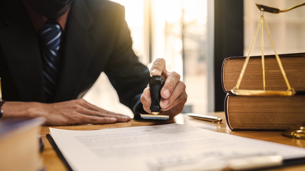 A retired teacher in eastern Türkiye begins a new chapter as a lawyer after achieving his lifelong dream of studying law. (Shutterstock Photo)