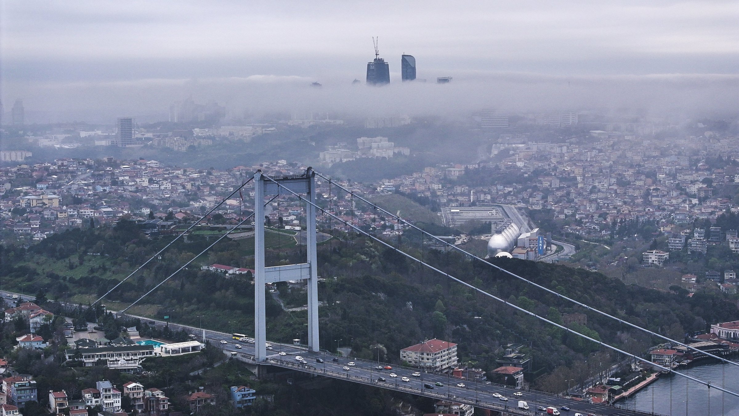 Istanbul in fog, with the city&#039;s landmarks partially hidden, Istanbul, Türkiye, April 5, 2025. (AA Photo)