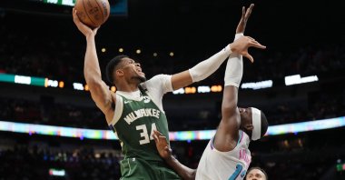 Bucks forward Giannis Antetokounmpo (L) goes up for a shot as Heat center Bam Adebayo defends during an NBA game, Miami, Florida, U.S., Apr 5, 2025. (Reuters Photo)