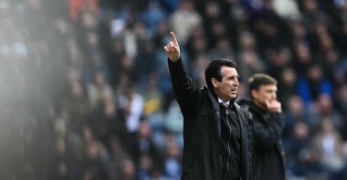 Aston Villa&#039;s Spanish head coach Unai Emery gestures during the English FA Cup quarterfinal against Preston North End, in Preston, U.K., March 30, 2025. (AFP Photo)