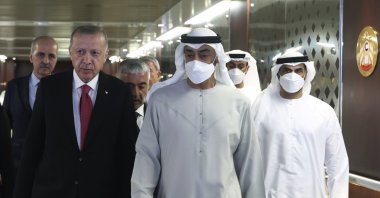President Recep Tayyip Erdoğan and the United Arab Emirates&#039; (UAE) Sheikh Mohammed bin Zayed Al Nahyan (C) walk before a meeting in Abu Dhabi, UAE, May 17, 2022. (AP Photo)
