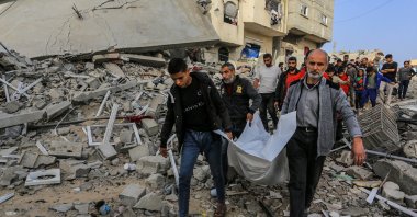 Civil defense teams and residents continue their efforts to reach the Palestinians trapped under the rubble after an airstrike carried out by the Israeli military on a house belonging to the Abdulhadi family, Khan Younis, Palestine, April 6, 2025. (AA Photo)