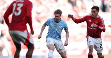 Manchester City&#039;s Kevin De Bruyne in action during the English Premier League match against Manchester United, Manchester, U.K., April 6, 2025. (EPA Photo)