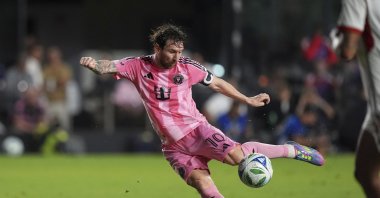 Inter Miami&#039;s Lionel Messi scores his side&#039;s first goal during stoppage time in the first half of an MLS match against Toronto FC, Fort Lauderdale, U.S., April 6, 2025. (AP Photo)