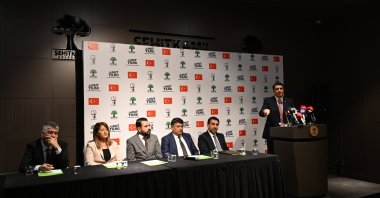 Umut Yılmaz (R), Gaziantep’s Şehitkamil district mayor of the main opposition party, the Republican People's Party (CHP), is seen with other parliamentary members announcing his resignation, Gaziantep, southeastern Türkiye, April 8, 2025 (AA Photo)