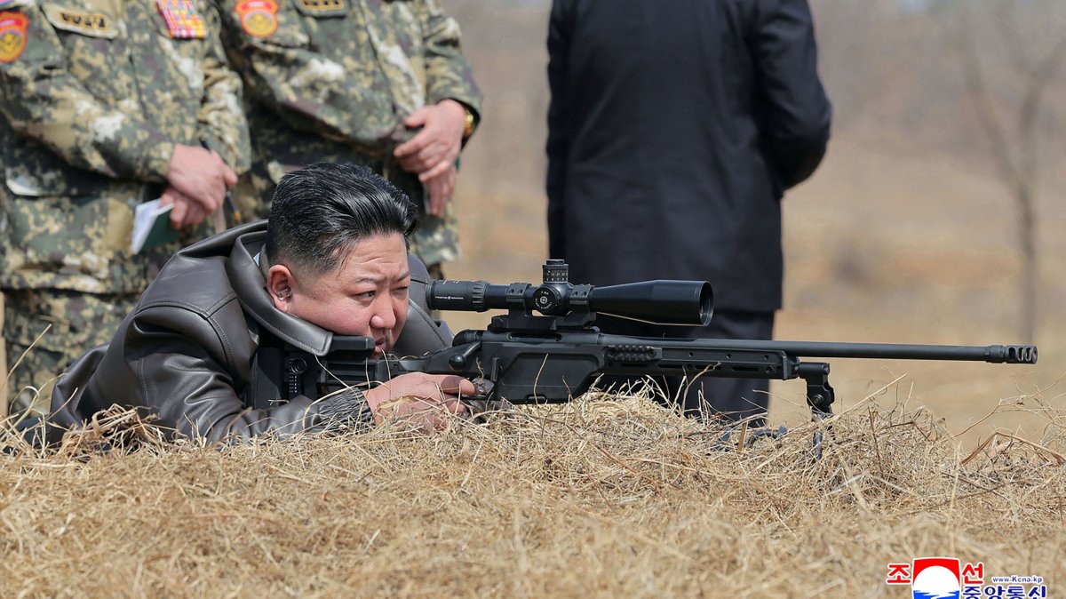 This picture shows North Korean leader Kim Jong Un (C) looking through a rifle scope as he visits a training base of the Korean People&#039;s Army&#039;s special operations forces to observe a comprehensive training session, North Korea, April 5, 2025. (AFP Photo)