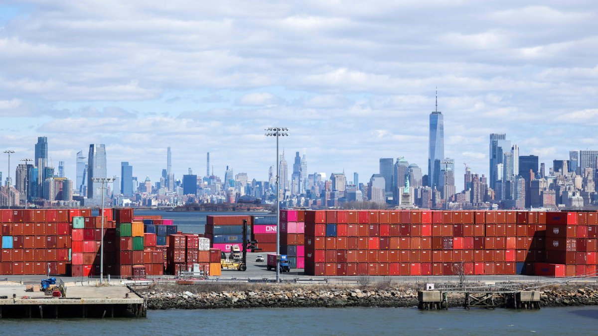 Shipping containers are seen at the Port Jersey Container Terminal, with the Manhattan skyline in the distance, in Jersey City, New Jersey, April 8, 2025. (AFP Photo)